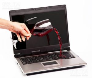 залитый ноутбук