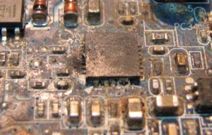 сгоревший мультиконтроллер на плате ноутбука ремонт цепей питания ноутбука