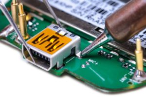 выпаивание разъема USB из платы замена разъема USB