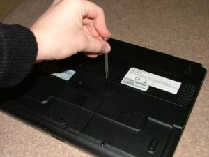 болты удерживающие клавиатуру